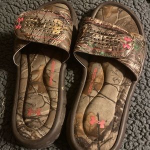 Under Armour Camouflage and pink sides size5Y